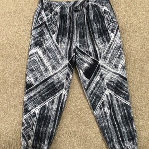 Lululemon Jet Crops